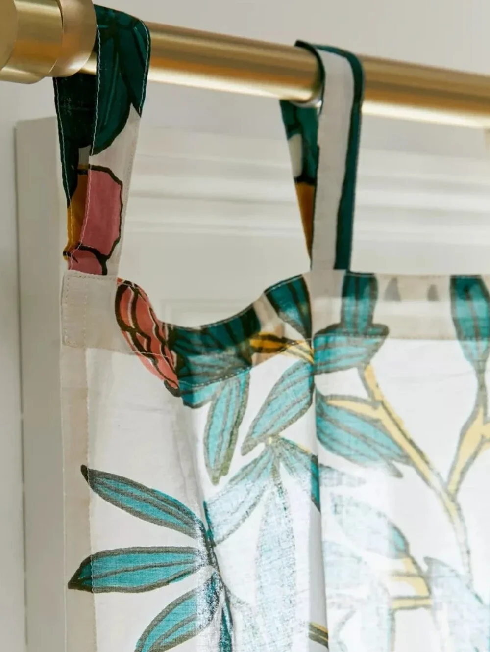 UO Home- Freya Window Panel